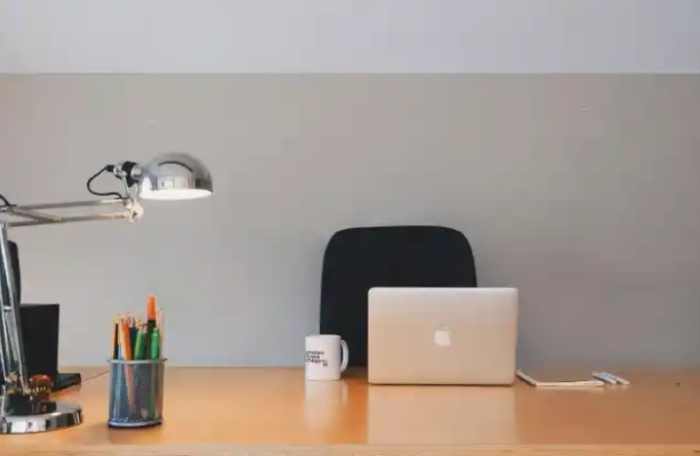 Wife Suspicious After Husband Has Lunch With Mother-In-Law Every Week