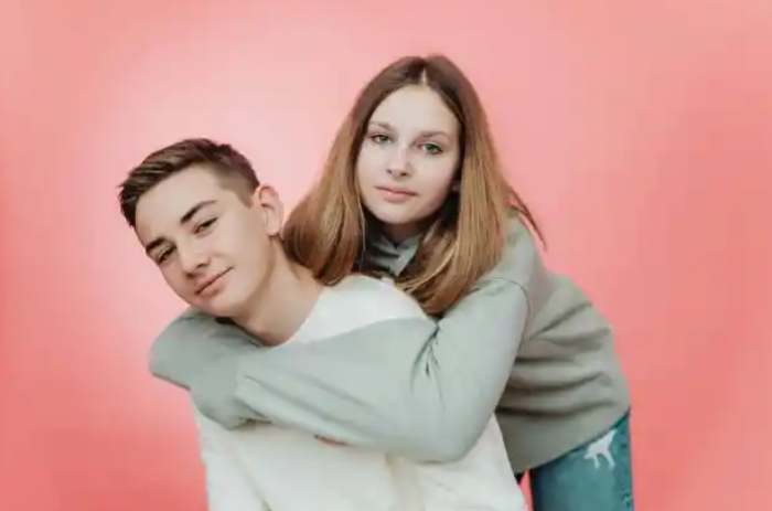 Wife Suspicious After Husband Has Lunch With Mother-In-Law Every Week Wife Suspicious After Husband Has Lunch With Mother-In-Law Every Week