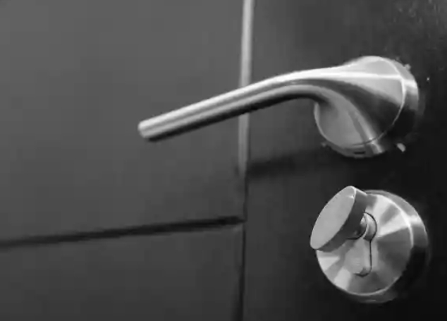 Wife Suspicious After Husband Has Lunch With Mother-In-Law Every Week Wife Suspicious After Husband Has Lunch With Mother-In-Law Every Week