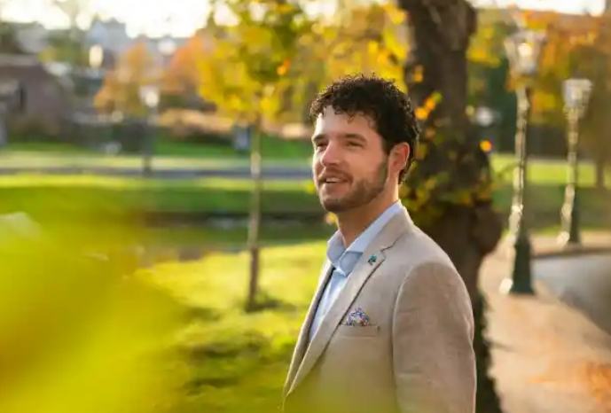 Wife Suspicious After Husband Has Lunch With Mother-In-Law Every Week